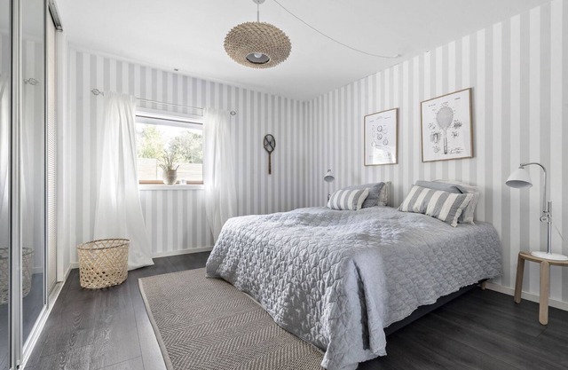 Cosy summer cottage with private beach access