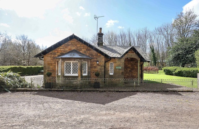 Cosy Three Bed Lodge with Private Garden