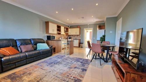 Cosy Two Bedroom Apartment