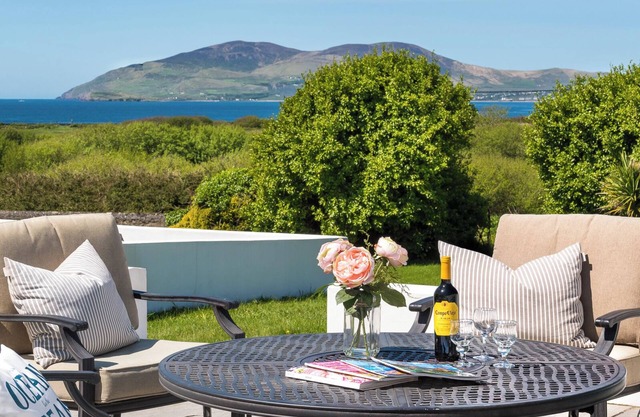 Cosy two bedroom cottage in Waterville with sea views