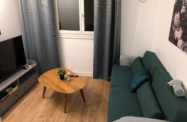 Cosy Two bedrooms flat newly refurbished located near to Paris