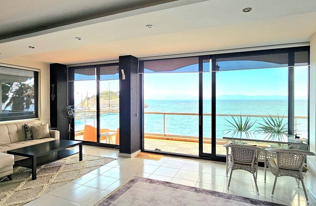 Cosy Waterfront apartment in the city center with sea view