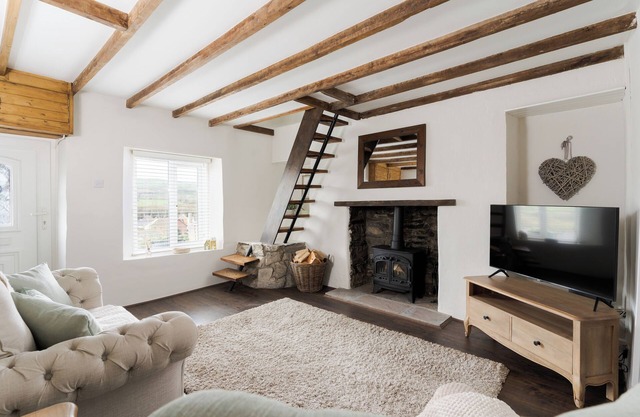 Cosy Welsh Cottage with countryside views
