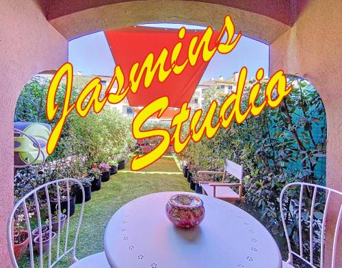 Cosy, Wi-Fi, jardin & parking, Jasmins Studio entre Cannes et Antibes