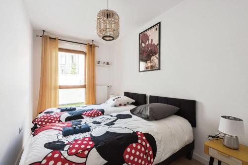 Cosygreen77- Spacious apt with garden & parking, 7mns by car from Disneyland