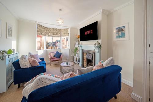 Cotswolds - 3 bed house, with Garden, WiFi - Esho Stays