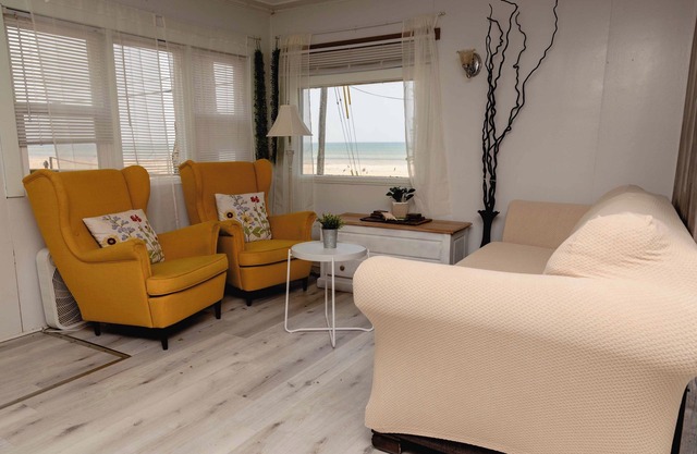 Cottage #10 - Sauble Beach Front
