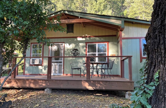 cottage 2. 2 bedrooms, 2 bathrooms, full kitchen and front porch