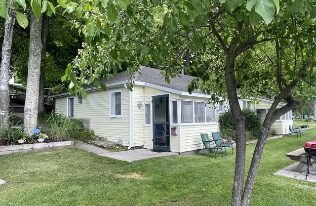 Cottage 3 is a charming 2 bedroom 25’ from your boat dock & Hamlin lake.