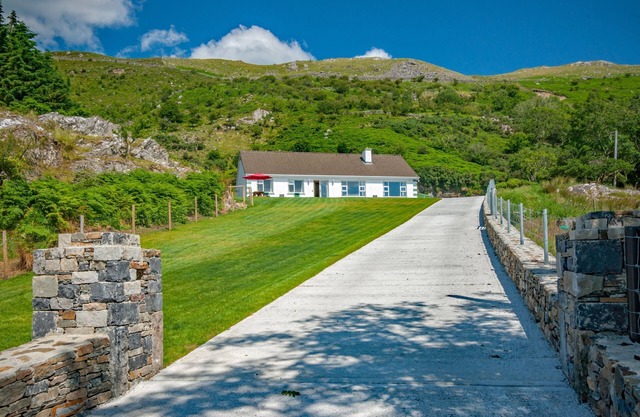 Cottage 390 - Maam - sleeps 8 guests in 4 bedrooms
