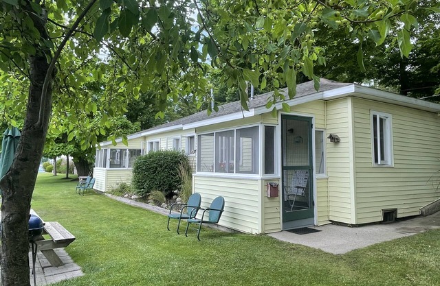 Cottage 4 is a charming 2 bedroom 25’ from your boat dock & Hamlin lake