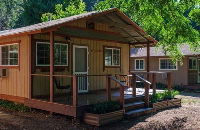 Cottage 4.