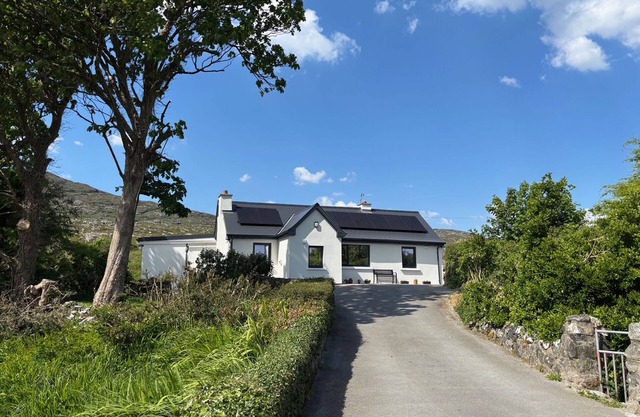 Cottage 486 - Roundstone - sleeps 6 guests in 3 bedrooms