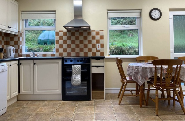 Cottage 512 - Cornamona - sleeps 4 guests in 2 bedrooms