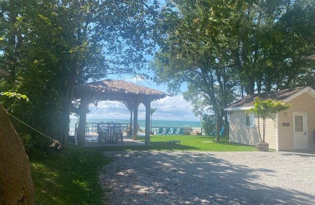 Cottage #6 · Lake Haven Beach Resort