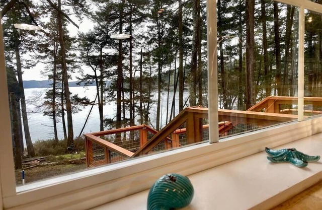 COTTAGE AT DOE BAY - ENTIRE HOME (NEW LISTING)