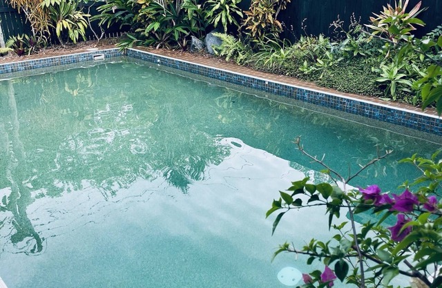 Cottage at Holloways Beach, Cairns. Close to the city, airport and hospital.