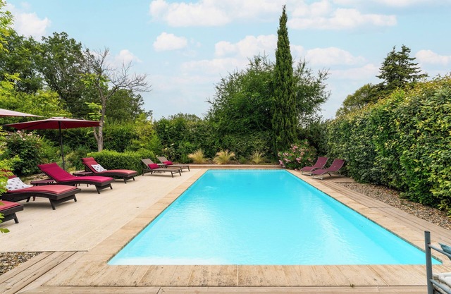 Casita de campo "Gîte Au Coeur Du Vaucluse" con piscina compartida, terraza privada y Wi-Fi