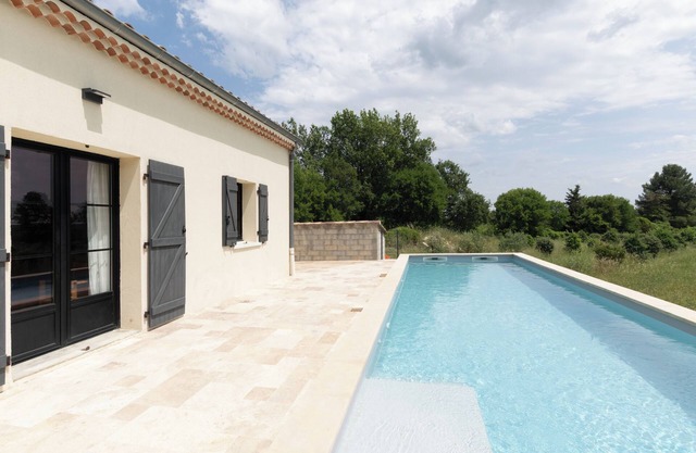 Casita de campo "Beau Gite" con piscina privada, terraza privada y Wi-Fi