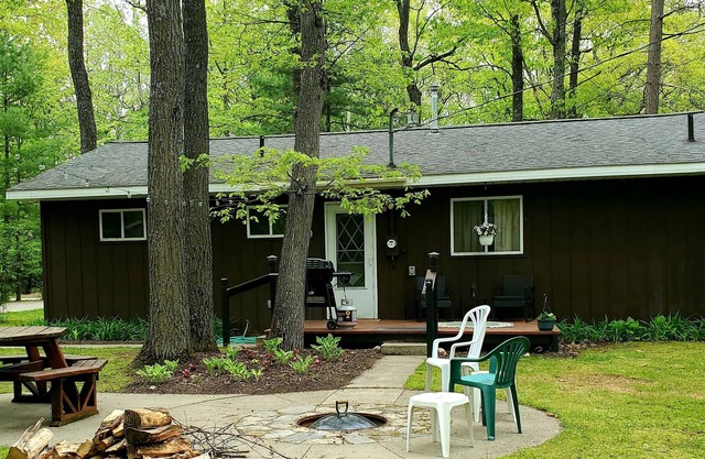 Cottage by the Lake just 3 miles from the quaint little town of Lewiston.