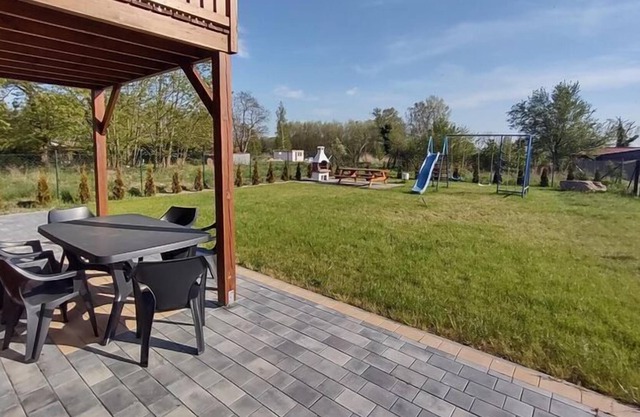 Casa de campo junto al lago con una gran parcela vallada, Stepnica