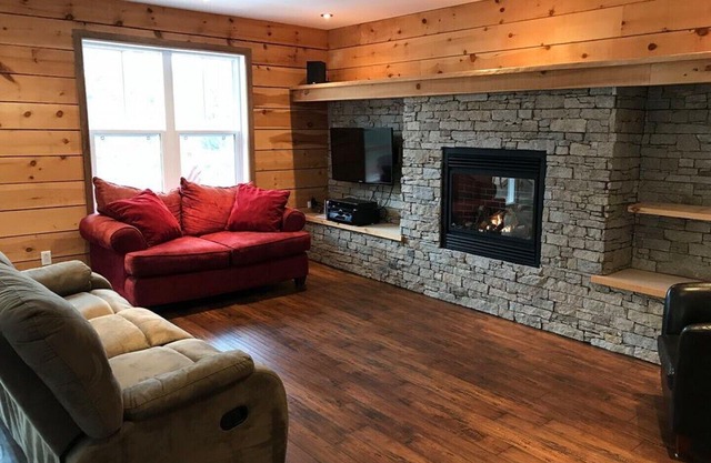 Casa de campo en los Laurentians junto a un arroyo y un lago - Exode au Ruisseau