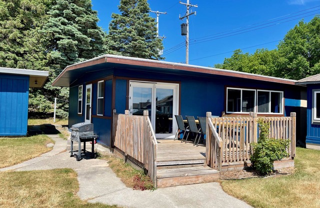 Cottage Cove · Lake Huron Beach Cottage No. 10