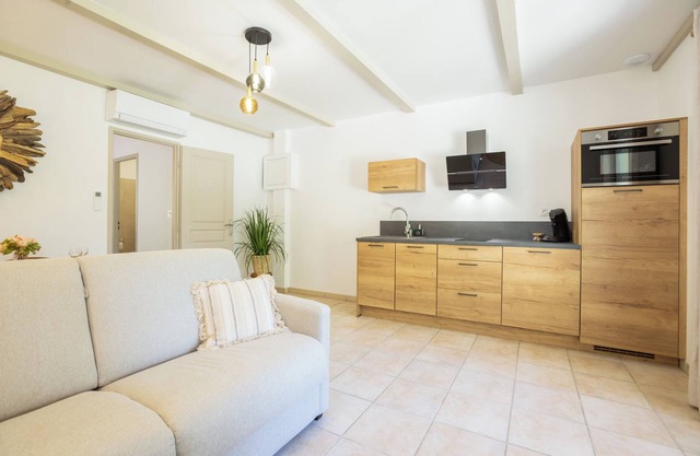 Casita de campo 'Domaine De Meyrol - Gite 1' con vistas a la montaña, Wi-Fi y aire acondicionado