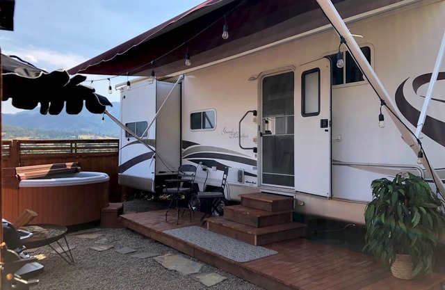Cottage features a queen-sized bed, dining area, and full kitchen.
