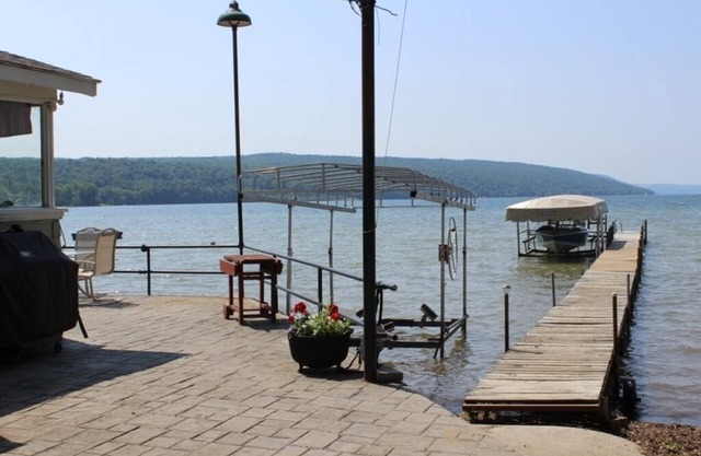 Cottage- Flat Property Direct- On Lake *** Abierto para alquiler universitario para 4 personas **