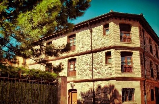 Casa rural para 16 personas con jardín y merendero