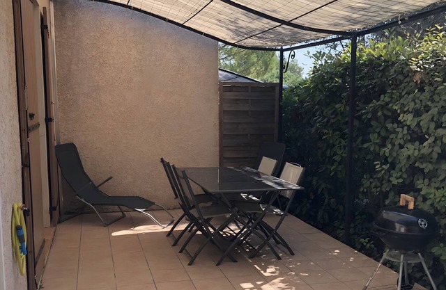 Casa rural 'Gite Le Cyprès' con Wi-Fi y aire acondicionado