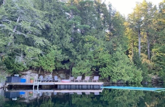 Cottage getaway on private Loon Lake bay