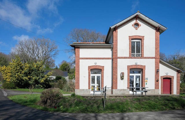 Casita de campo 'Gîte Ty Bris' con terraza compartida, jardín compartido y Wi-Fi