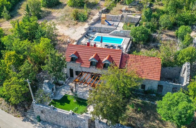 Cottage Green Paradise with Pool