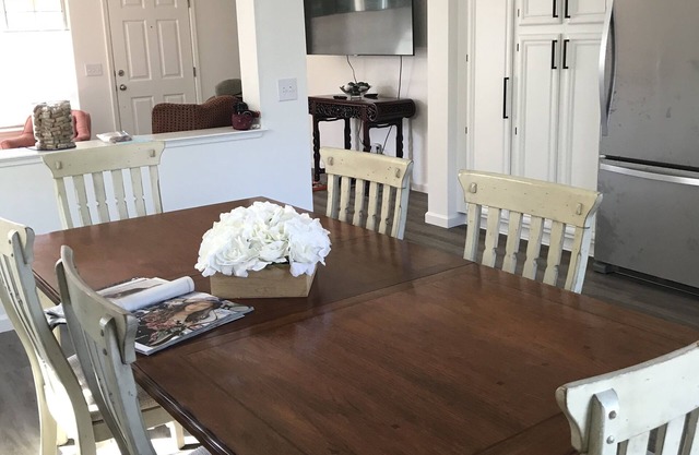 Cottage home near the Russian River; county parks; numerous wineries