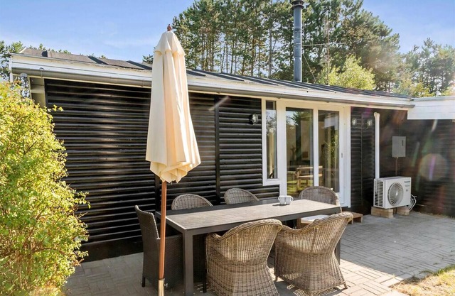 Cottage idyll close to water and forest