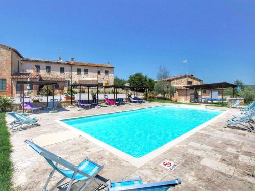 Cottage in Asciano with Pool and Terrace