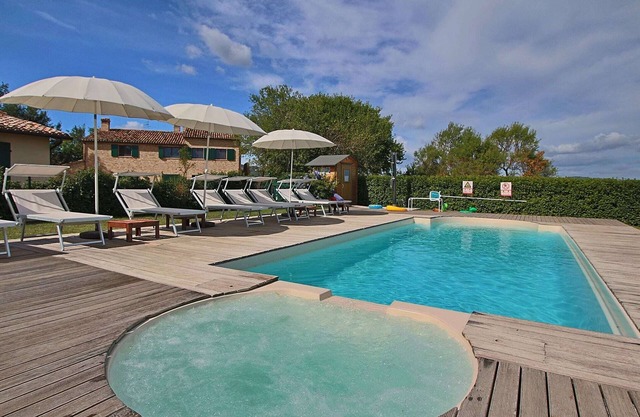 Casa rural con piscina en Montelabbate
