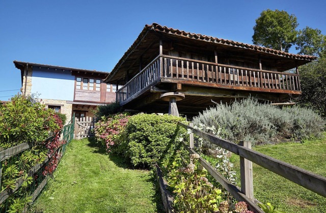 Casa en Nava con Piscina y Terraza