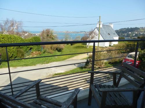 Cottage in Plougasnou near Stunning Beaches