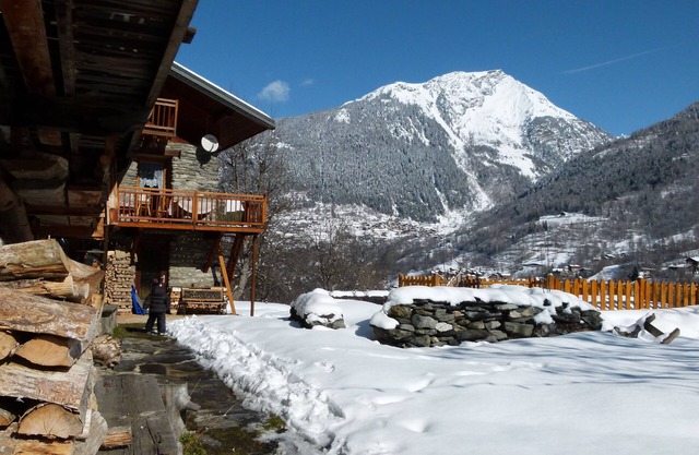 Casa rural en pequeño pueblo de montaña cerca del dominio de los arcos