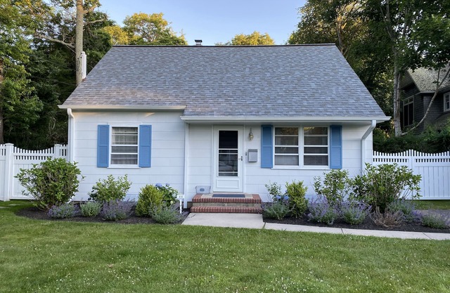 Cottage en el pueblo de Southampton; ¡Relájate en tu propio parque privado!