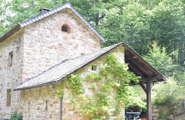 Cottage in the heart of the Ardennes woods with garden