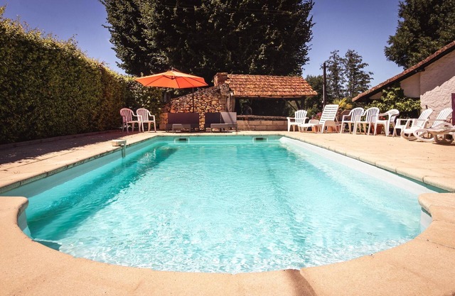 Cabaña en Vézac con Piscina y Río Cercano