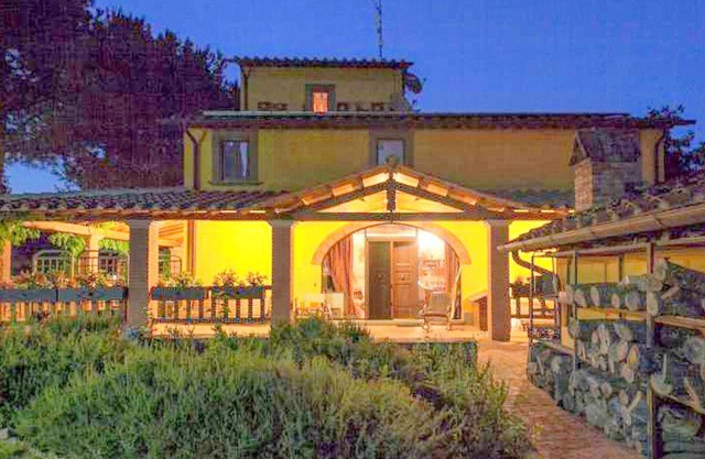 Toscana casa de campo situada en pendientes de la montaña de Patromagno