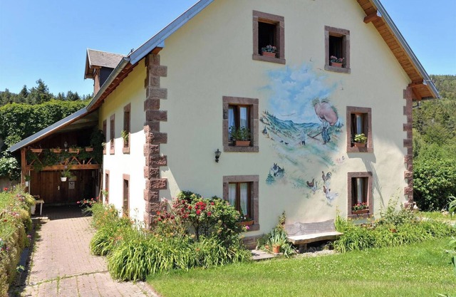 Casita de campo "Les Hirondelles" con vistas a la montaña, jardín compartido y Wi-Fi