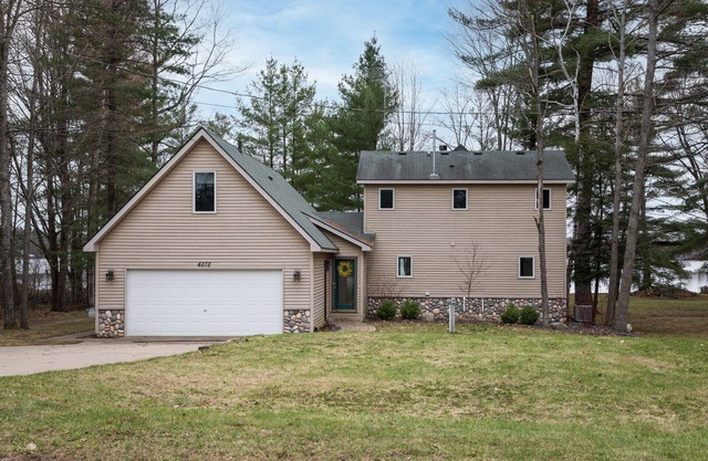 Wow, Gorgeous NorthernMichigan LakeHouse! Summer, Fall, Winter Fun