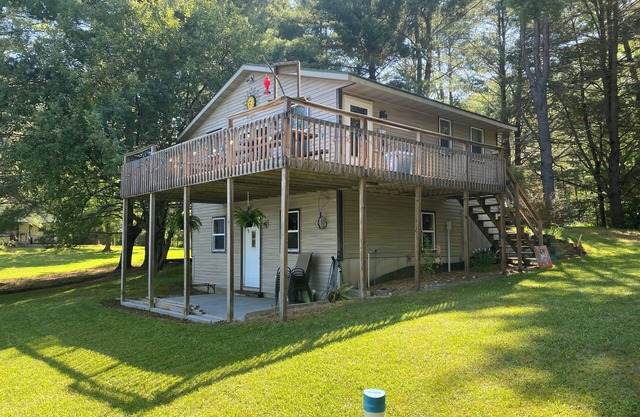 cottage on a lake (3 bedrooms and 2 bathrooms)