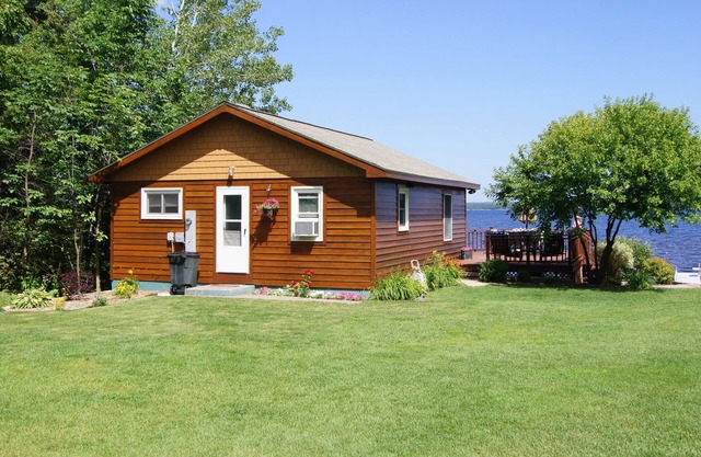Cottage en el lago Portage; Cerca de Mtu; Senderos de naturaleza / bicicleta; Motos de nieve